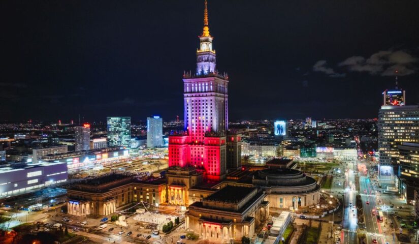 Pałac Kultury i Nauki w Warszawie w barwach Unii Europejskiej