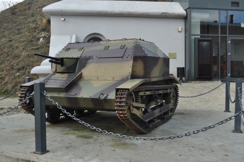 Tankietka TK-1 przed Prochownią 197