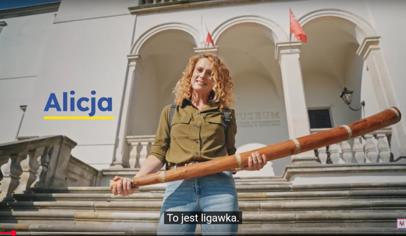 Alicja, turystka zwiedzająca Muzeum Instrumentów Muzycznych w Szydłowcu i Centrum Elektrownię w Radomiu