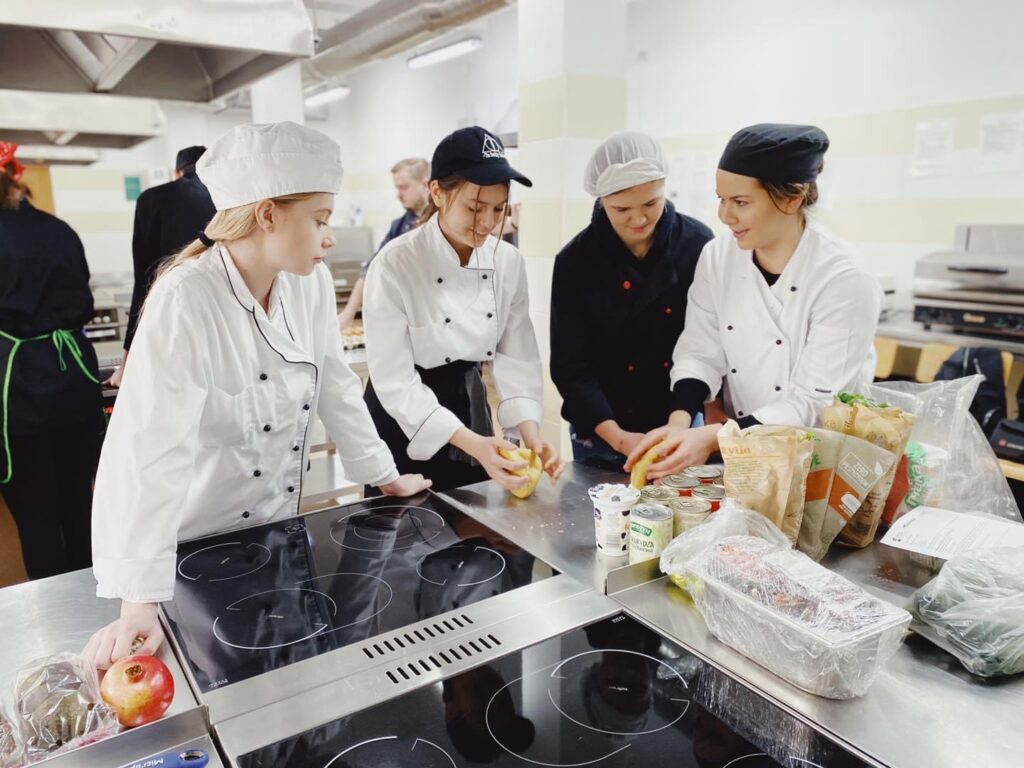 Warsztaty kulinarne w Zespole Szkół Usług i Przedsiębiorczości w Płocku, fot. Zespół Szkół Usług i Przedsiębiorczości w Płocku