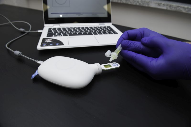 Prace badawczo-rozwojowe nad innowacyjnym, ultraczułym, szybkim i tanim miniaturowym testem do wykrywania wirusa grypy – FLUSENSOR, fot. Tomasz Pietrzyk