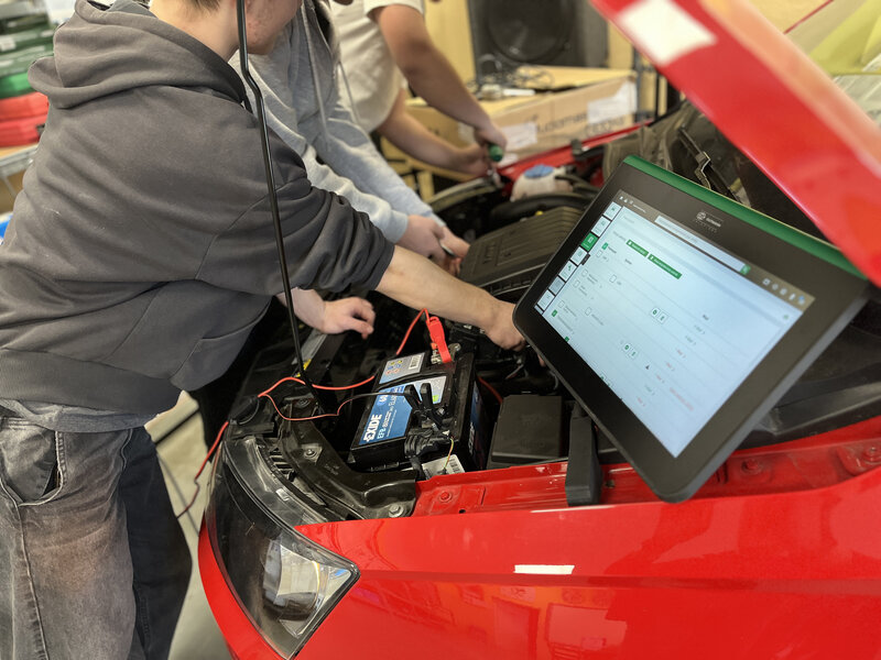 Diagnostyka samochodu w Zespole Szkół Techniczno-Zawodowych im. Jana Pawła II w Żurominie