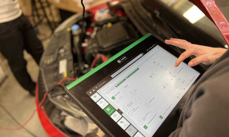 Diagnostyka samochodu w Zespole Szkół Techniczno-Zawodowych im. Jana Pawła II w Żurominie