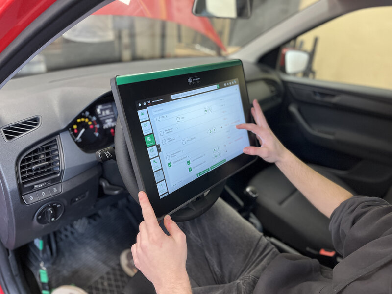 Diagnostyka samochodu w Zespole Szkół Techniczno-Zawodowych im. Jana Pawła II w Żurominie