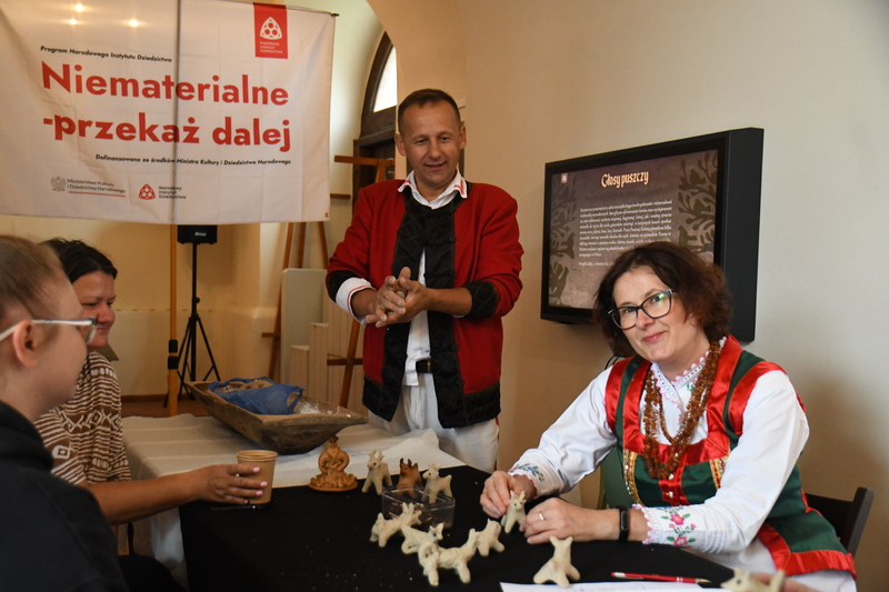 Zajęcia poświęcone kulturze kurpiowskiej, fot. Tomasz Mierzejek